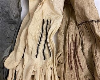 GORGEOUS ANTIQUE SILK OPERA GLOVES
