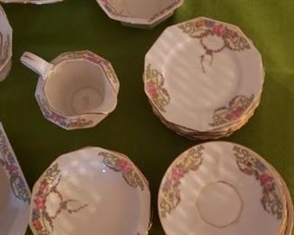Floral swag pattern. 72 PC set including serving dishes. 