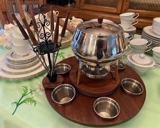 Exceptional fondue pot and accessories -cheese? Chocolate? Yes, please!