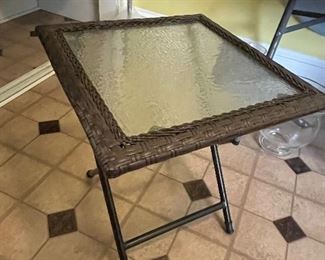 Wicker side table with glass inset top