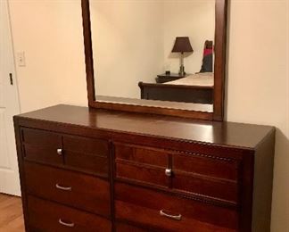 New Classic Dresser with Vanity Mirror 