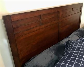 New Classic Queen Bed with 2 Drawers 