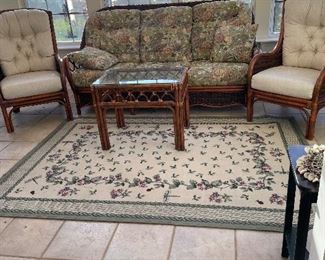 Beautiful sunroom furniture and rug. $350