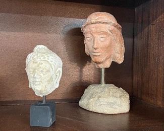 To show size of carvings