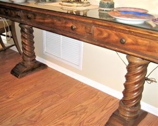 TWIST COLUMN CONSOLE