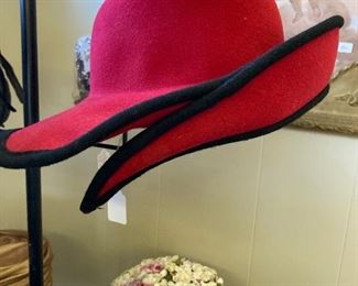 Oscar De La Renta red and black hat