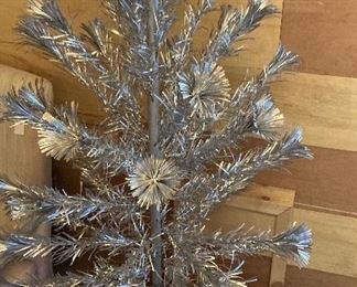 Aluminum tree with color wheel
