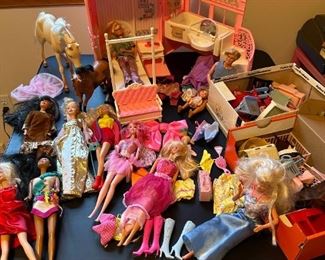 Barbie Boudoir 11 Dolls 2 Horses Assorted Furniture And Clothes