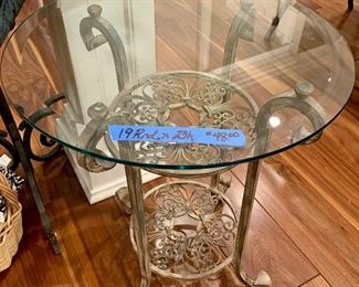 2 tier glass top accent table 
19rnd x 23”h $48