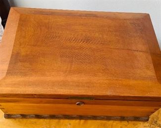 22______$100 
Large wood box dovetail 18x12x8