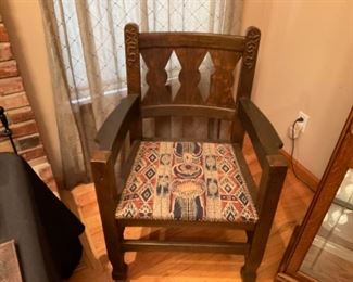 ARTS AND CRAFT LOOKING WOOD CHAIR
