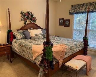 king 4 poster Thomasville bedroom furniture