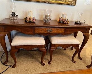 sofa table w/extra seating
