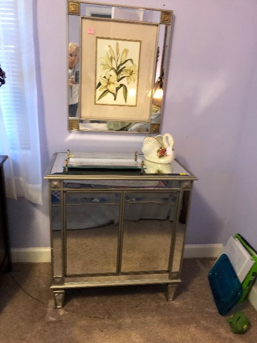 Mirrored cabinet and picture 