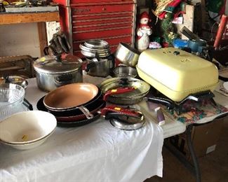 Kitchenware. Electric skillet 