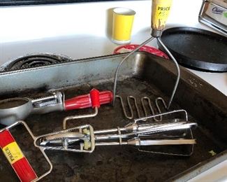 Vintage kitchen items 