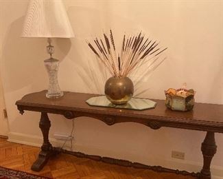 Foyer Table & Contents