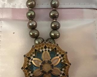 pearl necklace pendant detail