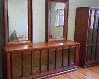 MCM BEDROOM SET possibly Mansfield Furniture of Canada