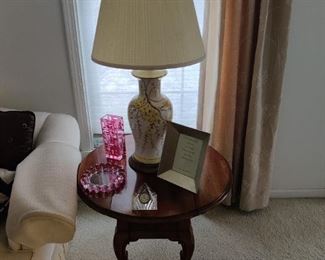 end table, lamp, pink glass, clock, frame