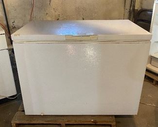 whirlpool 14 cu. chest freezer
