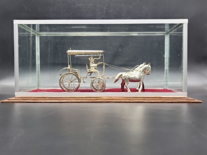 Vintage 800 TOM Silver Horse & Carriage in Display