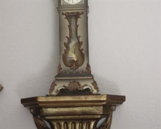 Small ornament clock .