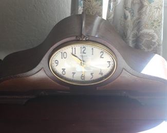 Vintage electric mantel clock.