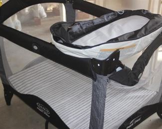 Pack n Play, Playard, Reversible Napper and Changer LX.