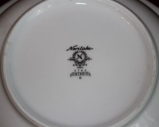 Noritake "Ontario" dinner service. Set for 12 settings.