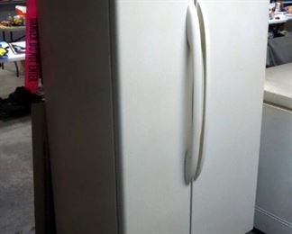 
Kenmore Side By Side Refrigerator/ Freezer Model # 106.44564600, 70" x 36" x 30"