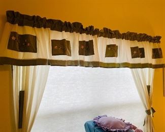 Matching curtains for sell with bedding 