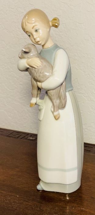 #68 -$40  Lladro girl with sheep #1010 retired 