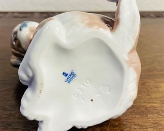 #71 -$50  lladro #6210 Gentle surprise dog figurine Butterfly on tail 