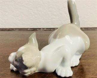 #70 - $76 LLadro set of 2 cats Attentive Cat & Expecting cat - 6x5 approx