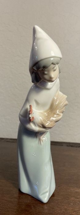 #74- $40 Lladro Sheperdess with rooster #4591 - Retired 