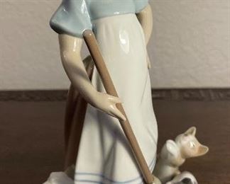 #78 - $60 Lladro Playful Kittens Girl with Broom & cats #5232