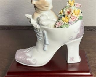 41_____$50 
Lladro Cat in boot - 5x5 without the stand 