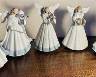 32_____$150 
Lladro Five musical angels 