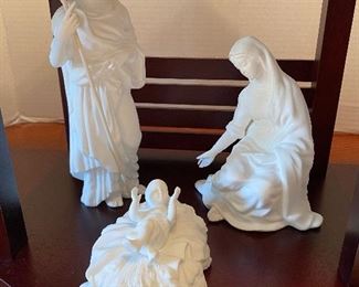 $695 - LENOX Nativity set Complete. Only one piece damaged, Comes in original boxes. 