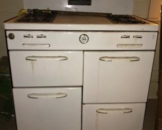 Roper 1950’s porcelain enamel gas stove 