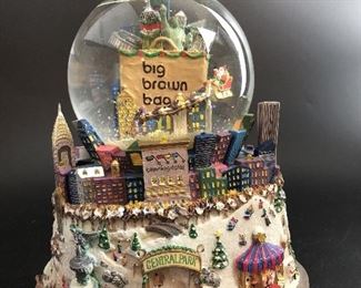 NYC Central Park Musical Globe with Twin Towers