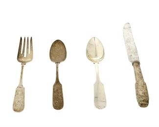 4307
A Gorham "Old English Tipt" Sterling Silver Partial Flatware Service
Early 20th century
Each marked for Gorham sterling
Comprising 3 hollow-handled Modern dinner knives (9.25"), 6 hollow-handled New French place knives (8.75"), 8 butter spreaders (5.875"), 8 salad forks (6.5"), and 3 teaspoons (6.25"), 28 pieces
Weighable sterling: 21.96 oz. troy approximately
Estimate: $400 - $600