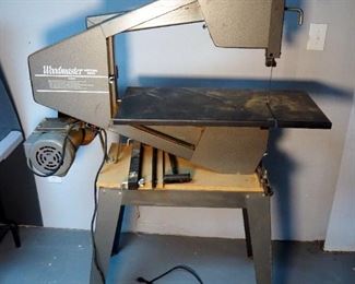Woodmaster 24" Bandsaw, Model 500, On Metal Stand, Includes Accessories , 57" x 50" x 25", Powers On