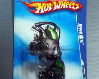 Hot Wheels Diecast Assortment Including The Peanuts HW Snoopy, Hot Seat, Baja Bug, Mad Propz & More, Qty 25