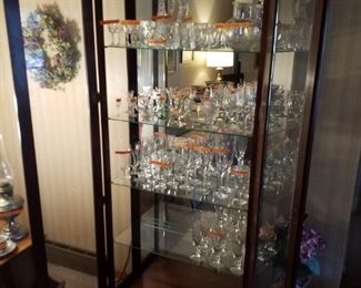 Display cabinet and glassware