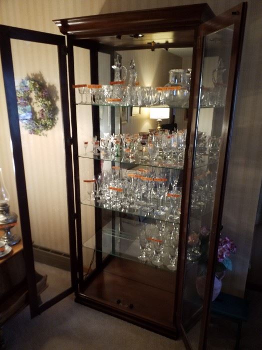 Display cabinet and glassware