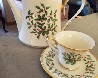 Lennox Holiday tea pot, cup and saucer