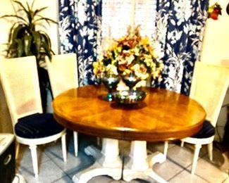 Round kitchenette table w/ 4 chairs 