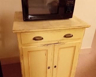 Microwave
Yellow cabinet